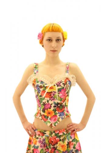 Monroe, v front floral top